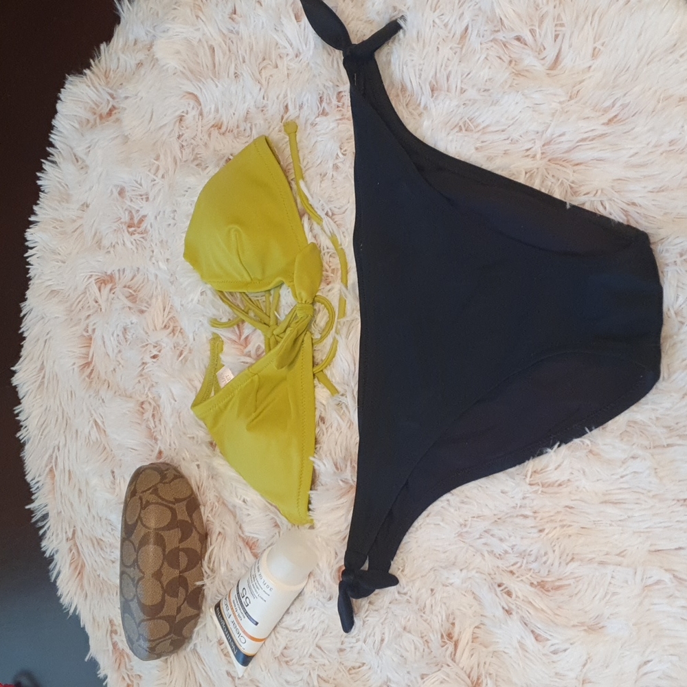 👙Victoria Secret Bikini set,Top (S) bottom(M) 👙